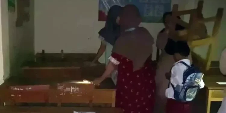 Tradisi Gaur Bangku di Lebak Banten, Siswa Rela Datang Sejak Subuh demi Kursi Depan