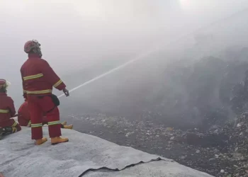BNPB Siapkan TMC dan Dua Helikopter Water Bombing untuk Padamkan Kebakaran TPA Jatiwaringin