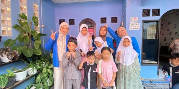 Mahasiswa UNPAM Edukasi Anak-Anak di Ciledug tentang Kewirausahaan Lewat Kreasi Gelang Manik-Manik