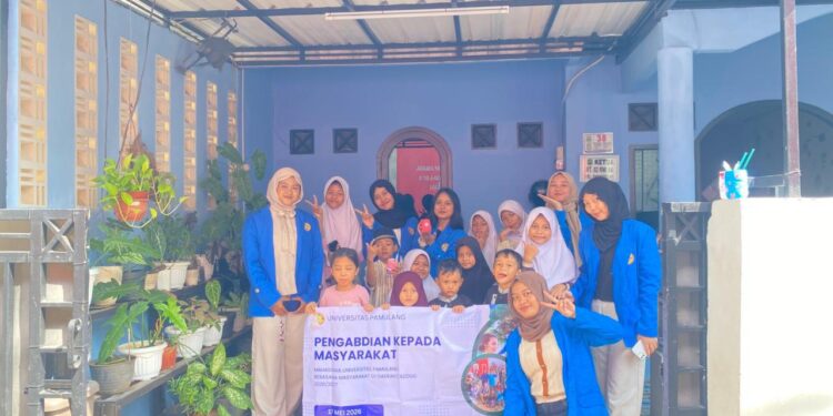 Kreasi Tempat Pensil dari Limbah Botol Plastik sebagai Upaya Pengurangan Sampah