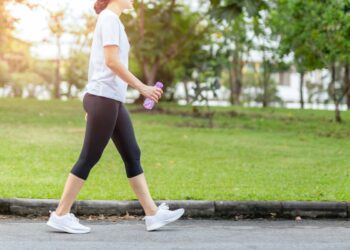 Jangan Langsung Duduk, Ini 5 Manfaat Jalan Kaki Setelah Makan