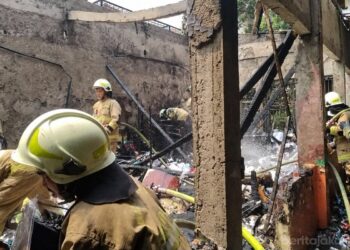 Kebakaran Gudang Buku SDN Srengseng Sawah 04 Berhasil Dipadamkan, Siswa Dievakuasi