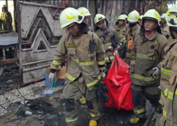 Kebakaran Hebat di Tebet Tewaskan 4 Orang, Petugas Temukan Korban Usai Api Padam