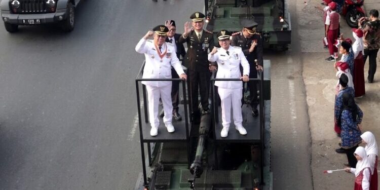Semarak HUT ke-81 RI, Benyamin-Pilar Pimpin Parade Kendaraan Tempur di Tangsel