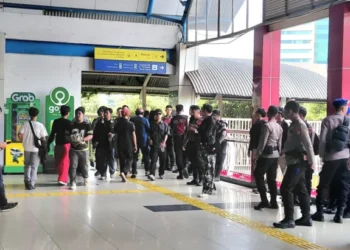 Stasiun Palmerah Mulai Ramai Imbas Aksi di DPR, KAI Commuter Siapkan Rekayasa Perjalanan