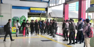 Stasiun Palmerah Mulai Ramai Imbas Aksi di DPR, KAI Commuter Siapkan Rekayasa Perjalanan