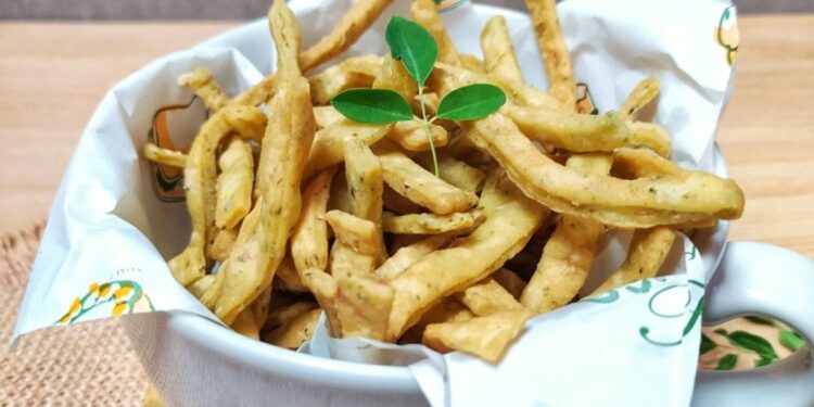 Resep Stik Daun Kelor Renyah, Camilan Sehat yang Disukai Anak