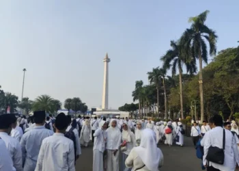 Ribuan Warga Padati Monas Ikuti Zikir dan Doa Kebangsaan Sambut Bulan Kemerdekaan RI