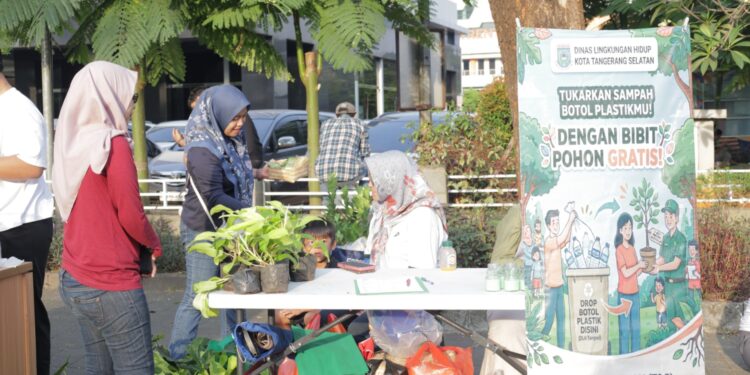 Tukar Sampah Plastik dengan Bibit Tanaman, DLH Tangsel Edukasi Warga di CFD BSD