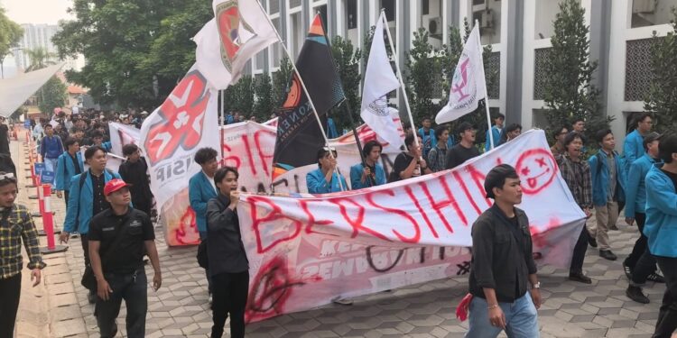 Ratusan Mahasiswa UIN Jakarta Demo, Desak Dugaan Korupsi Eks Rektor Diusut Tuntas