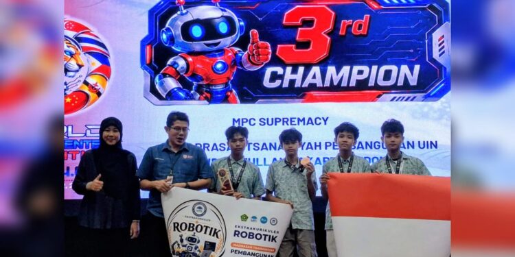 Keren! Siswa MTs Pembangunan UIN Jakarta Bikin Robot Jamu, Jadi Juara di Malaysia