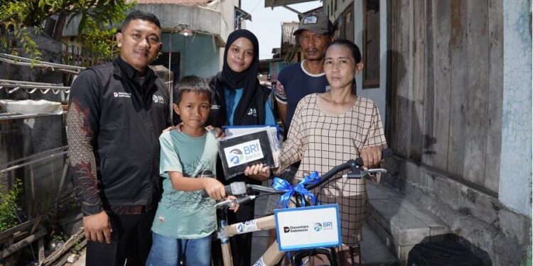 BRI Peduli Wujudkan Mimpi Kecil Mahesa, Temani Langkahnya Menuju Cita-Cita dengan Bantuan Sepeda