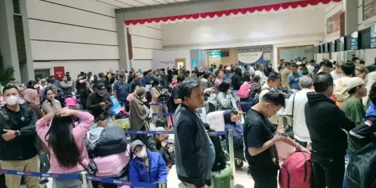 Bandara Soetta Ditutup hingga 13.30 WIB, 209 Penerbangan Terdampak Abu Vulkanik Anak Krakatau