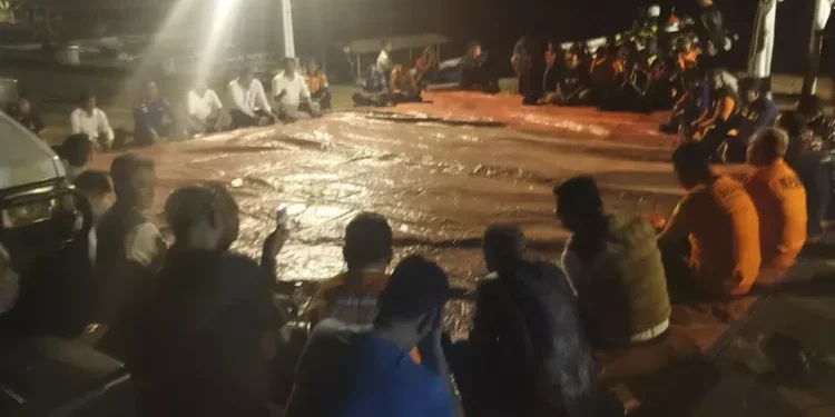 8 Orang Hilang Saat Liputan Gunung Anak Krakatau, Gubernur Banten Pimpin Doa Bersama