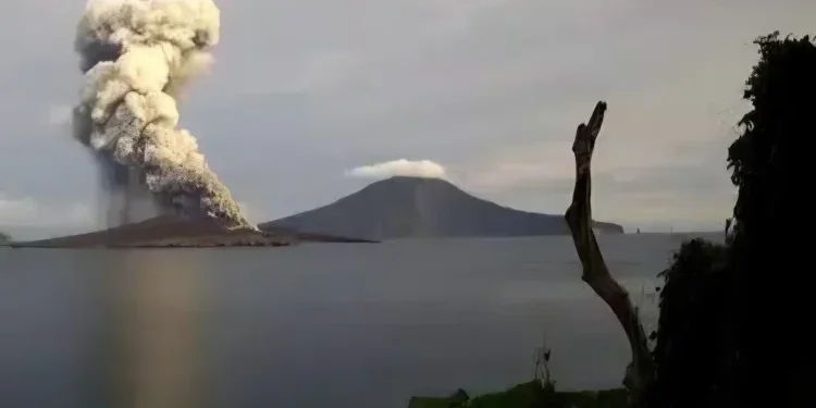 Sampai Kapan Anak Krakatau Erupsi? Badan Geologi Ungkap Jawabannya