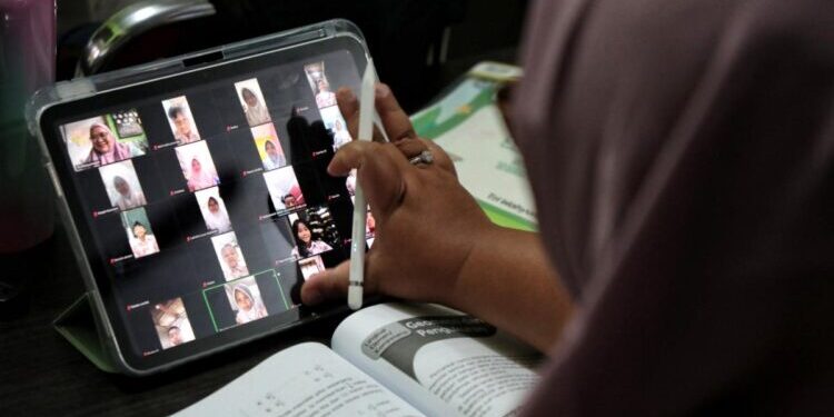 Mulai Senin, Semua Sekolah di Jakarta Terapkan PJJ Imbas Abu Vulkanik Anak Krakatau