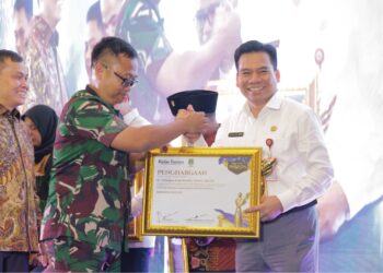 Kadis Kominfo Tangsel Asep Nurdin Raih Radar Banten Awards 2026 Berkat Inovasi Tangsel One