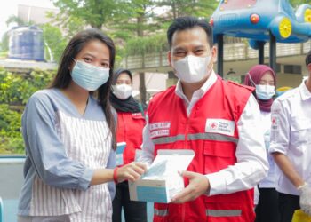 Abu Anak Krakatau Menyebar, Pemkot Tangsel Bagikan 14.000 Masker Gratis ke Warga