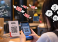 Tinggal Scan, Uang Berkurang: Apakah Kemudahan Pembayaran Digital Membuat Kita Lebih Boros?