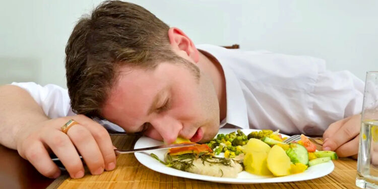 Sering Mengantuk Setelah Makan? Kenali Food Coma, Penyebab dan Cara Mencegahnya