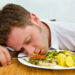 Sering Mengantuk Setelah Makan? Kenali Food Coma, Penyebab dan Cara Mencegahnya