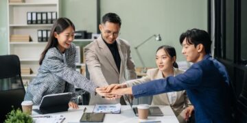 SDM Bukan NPC! Kenapa Orang-Orang di Balik Layar Justru Jadi Kunci Kesuksesan Perusahaan?