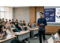 Meningkatkan Kepercayaan Diri Mahasiswa melalui Kemampuan Public Speaking