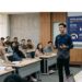 Meningkatkan Kepercayaan Diri Mahasiswa melalui Kemampuan Public Speaking