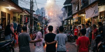 Di Ujung Petasan, Kerukunan Jakarta Diuji