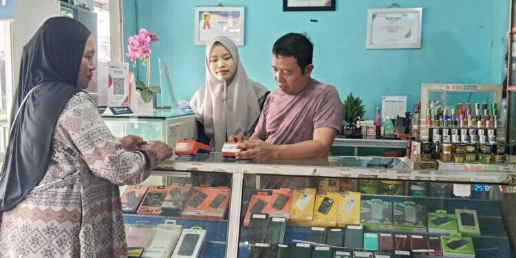 BRILink Agen Ijay Hadirkan Inklusi Keuangan, Dekatkan Bantuan Sosial kepada 2.000 Penerima Manfaat di Desa Jelapat Batola Kalsel