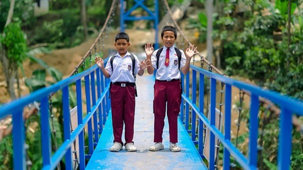 BRI Peduli Bangun Jembatan Gantung di Cianjur, Permudah Akses Sekolah dan Aktivitas Ekonomi Warga