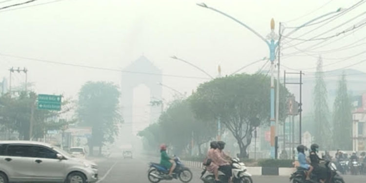 BMKG Gunakan Dry Ice untuk Urai Kabut Asap Karhutla di Sumatra dan Kalimantan