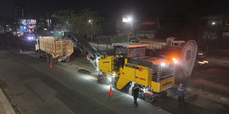 Jalan Rawa Buntu Tangsel Dibongkar! Dua Titik Beton Rusak Diperbaiki, Pengendara Wajib Waspada