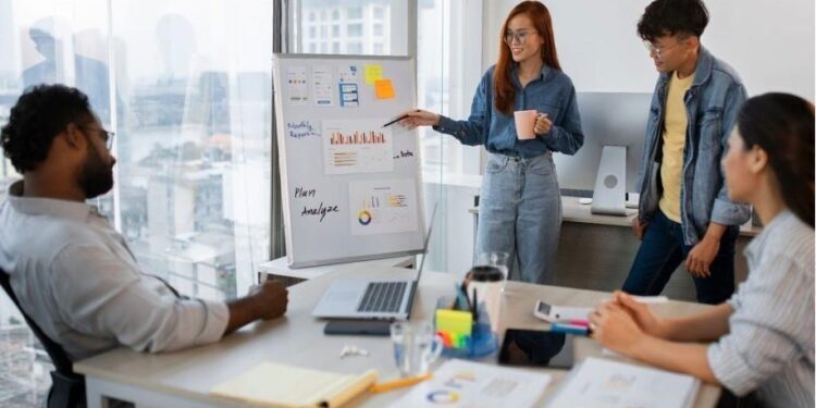 Peran Public Speaking dalam Mendukung Kompetensi Mahasiswa Manajemen Digital Marketing