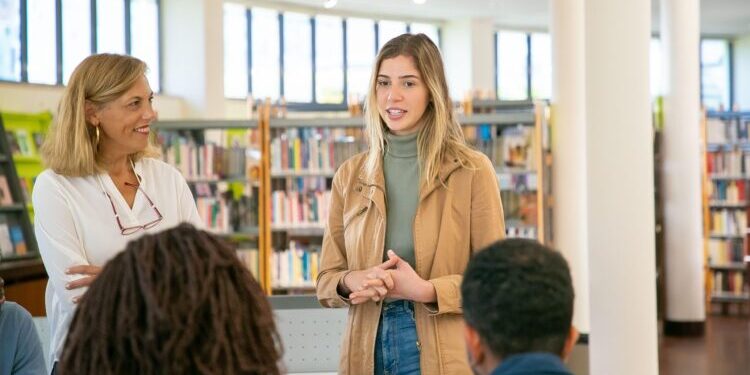 Public Speaking: Keterampilan Penting untuk Berani Berbicara dan Bersaing di Era Modern