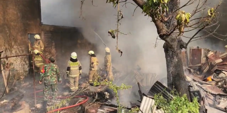 Kebakaran di Mampang Jaksel, 13 Bangunan Ludes Dilalap Api Diduga akibat Kebocoran Gas