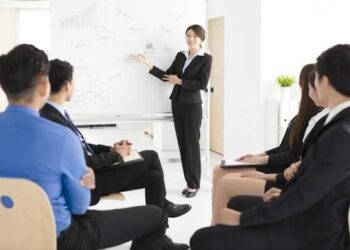 Hubungan Public Speaking dan Manajemen Keuangan dalam Meningkatkan Kemampuan Profesional Mahasiswa