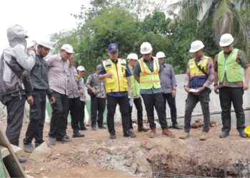 Pilar Tinjau Proyek Banjir Pondok Aren, Turap Taman Mangu Indah Sudah 90 Persen